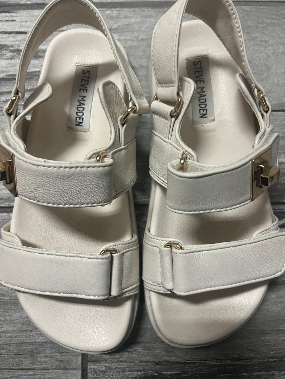 Steve Madden Cream Leather Strap Slingback Sandals with Gold Hardware